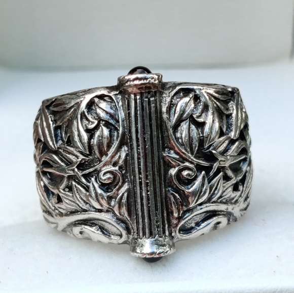 Vintage Other - Vintage heavy hand crafted onyx ring